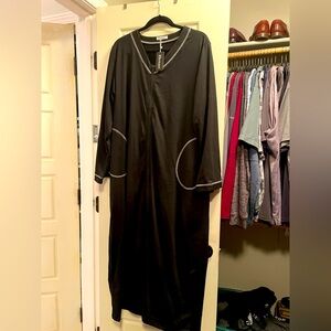 Ekouaer Black Long Sleeve robe with Pockets